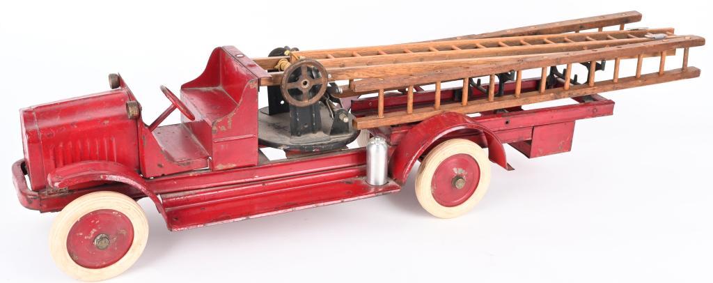 KELMET PRESSED STEEL ARIEL LADDER TRUCK (1 of 4)