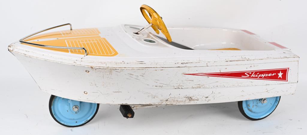 MURRAY SKIPPER PEDAL BOAT: Classic Murray Pedal Boat in all original condition. Missing bow flag and outboard motor. Nice example. 40", Very Good