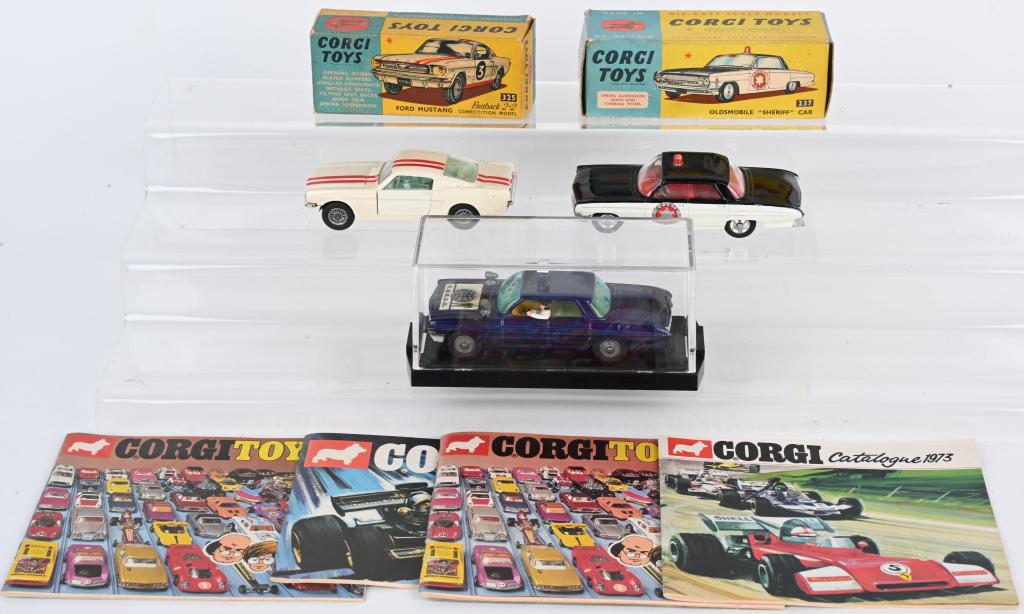 3- CORGI TOYS & CATALOGS (1 of 4)