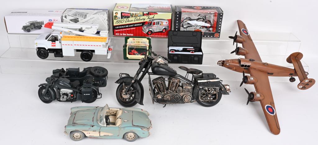 LARGE LOT OF TOYS (1 of 7)