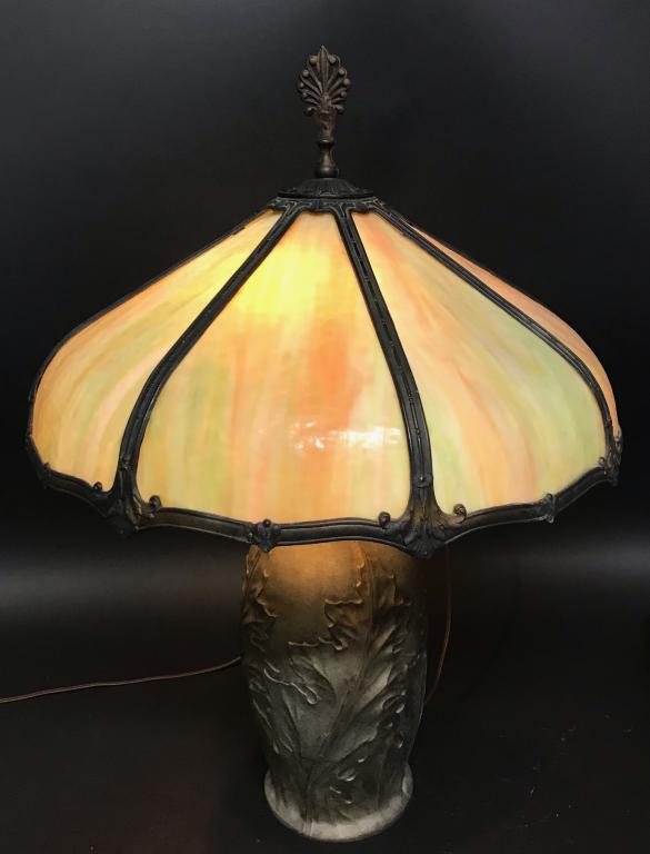 BRADLEY & HUBBARD SLAG GLASS TABLE LAMP (1 of 7)