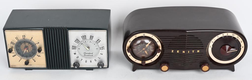 ZENITH 1952 CLOCK RADIO & MOTOROLA 52-C RADIO (1 of 5)