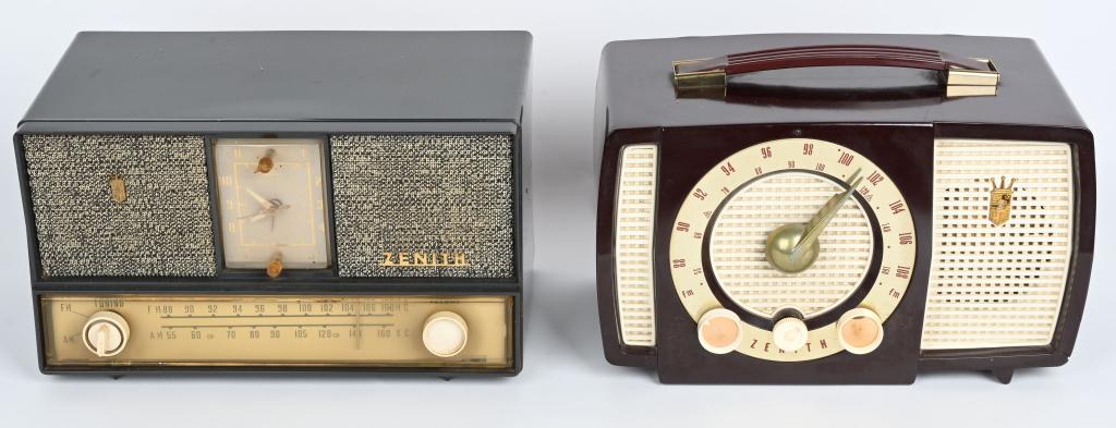 2- VINTAGE ZENITH AM / FM RADIOS (1 of 5)