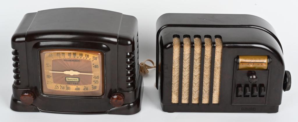 2- VINTAGE BAKELITE RADIOS (1 of 5)