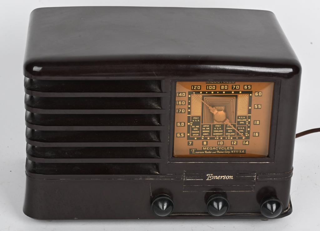 EMERSON 1939 MODEL CS-268 BAKELITE RADIO (1 of 3)