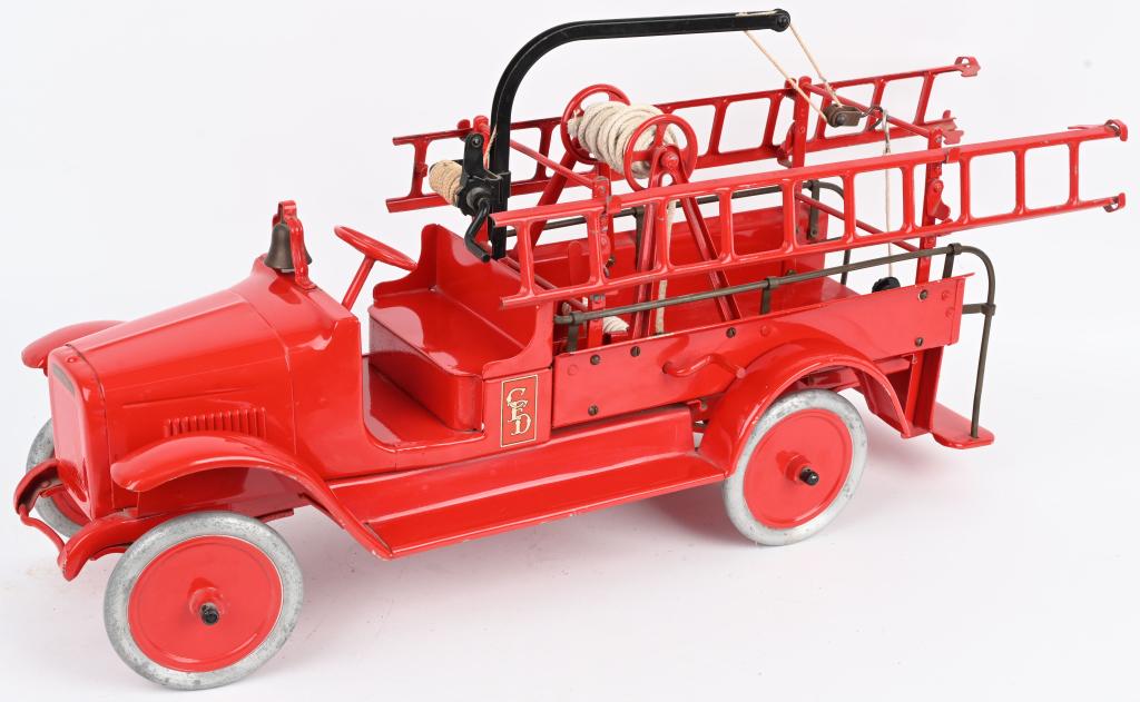 BUDDY L PRESSED STEEL HOOK & LADDER TRUCK (1 of 4)