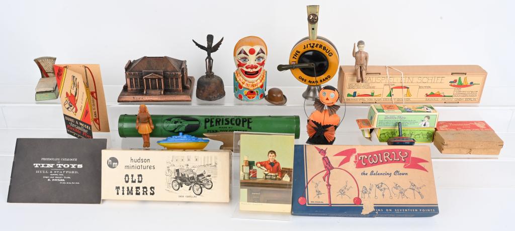 HUGE LOT OF VINTAGE TOYS, BANKS & MORE (1 of 6)