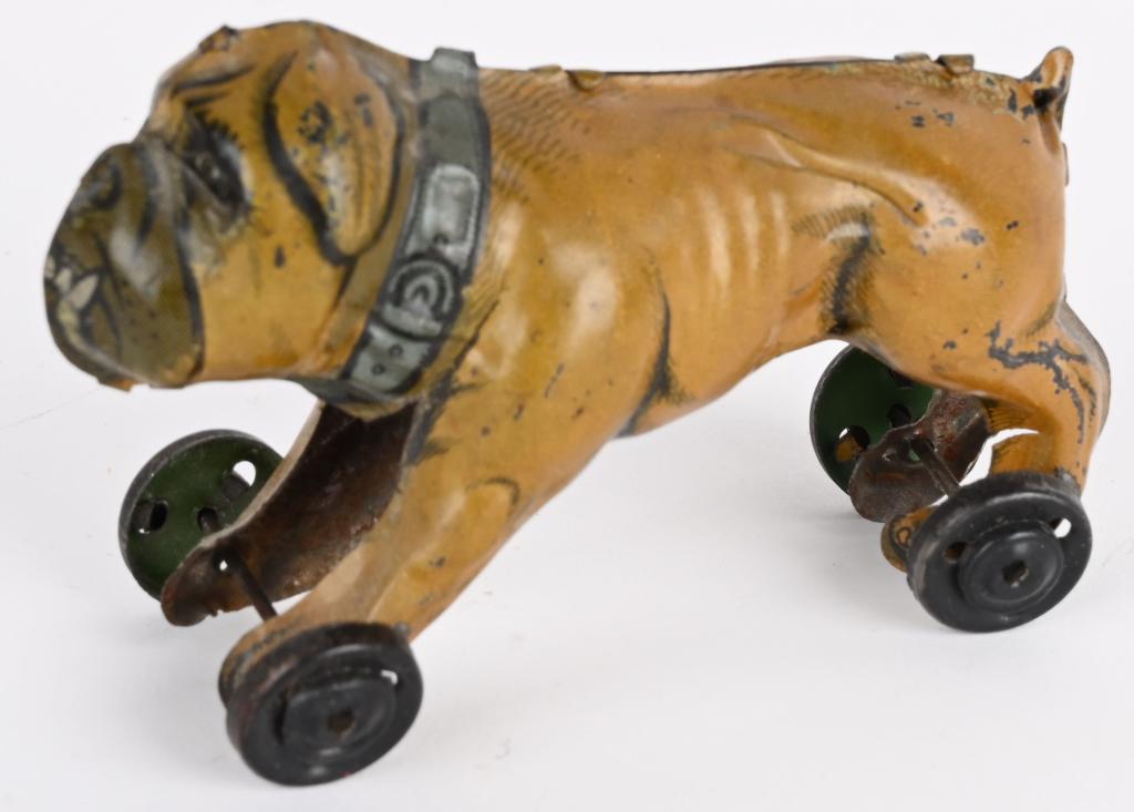 GERMAN TIN PENNY TOY BULL DOG ON WHEELS (1 of 4)
