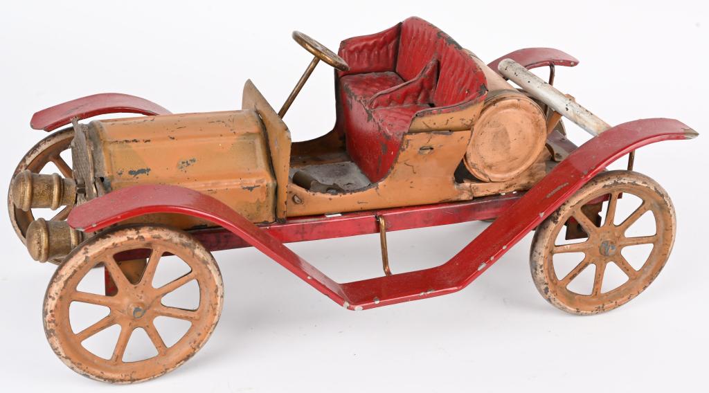 EARLY CONVERSE LARGE CLOCKWORK ROADSTER (1 of 4)