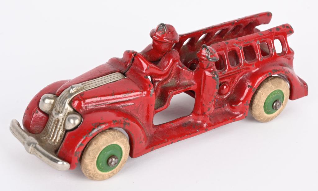 ARCADE CAST IRON NICKEL GRILL PONTIAC FIRE TRUCK (1 of 5)