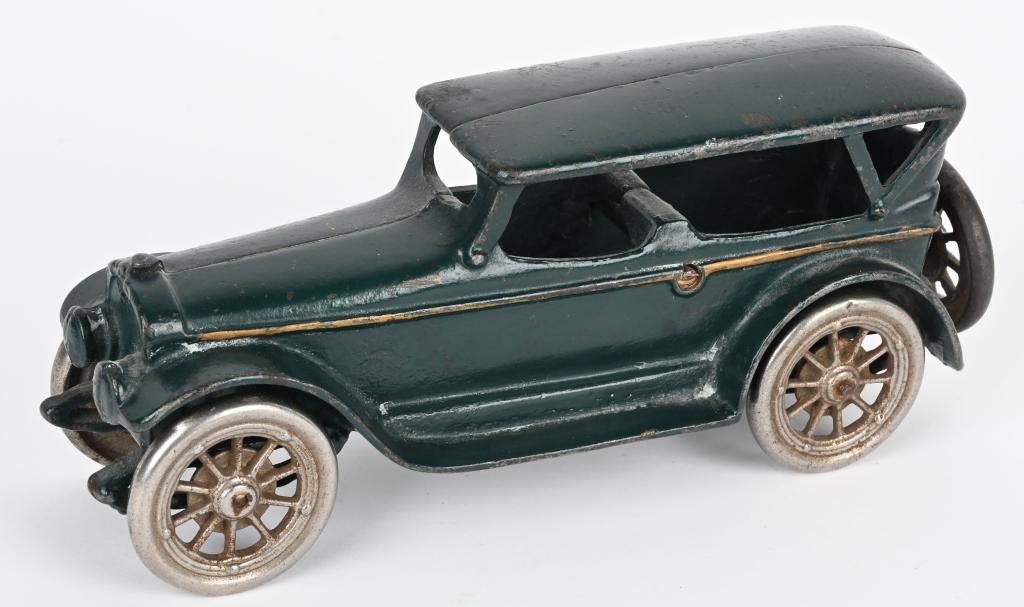 A.C.WILLIAMS CAST IRON LARGE LINCOLN TOURING CAR (1 of 5)