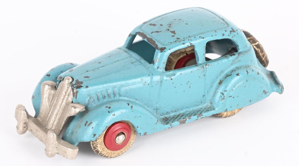 HUBLEY CAST IRON BREWSTER FORD SEDAN (1 of 5)