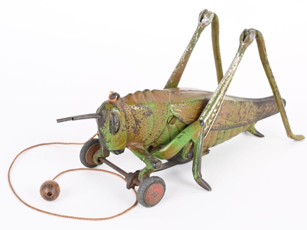 HUBLEY CAST IRON LARGE SIZE GRASSHOPPER PULL TOY (1 of 7)
