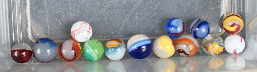 AKRO AGATE OXBLOOD MARBLES (1 of 3)