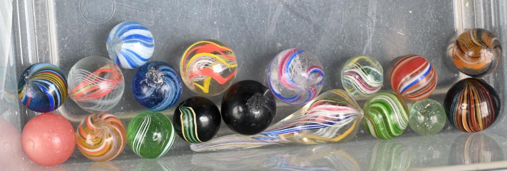 LOT OF HANDMADE MARBLES (1 of 3)