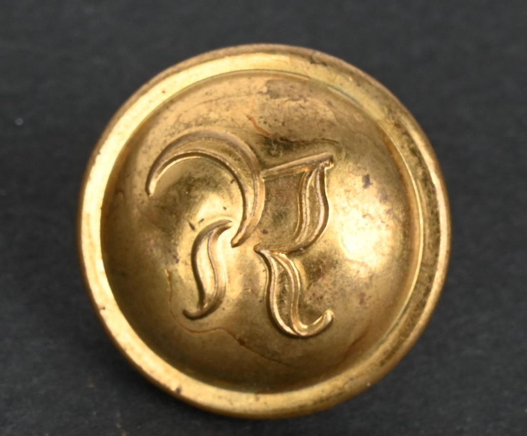 CIVIL WAR CONFEDERATE RIFLEMAN R BUTTON VAN WART: A very fine example of a 2 piece Civil War period Confederate Rifleman "R" button. This example has a backmark that reads " VAN WART . SON & CO. * ". Button measures 22.33mm. Button has nearly all of 
