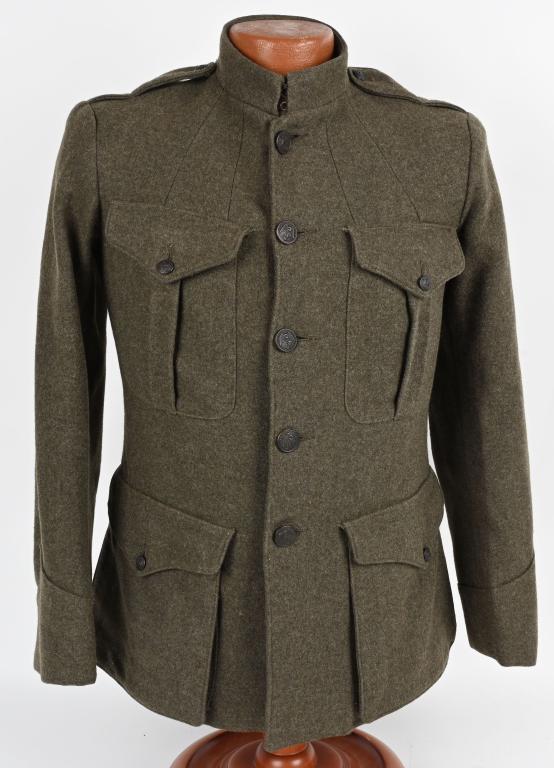WW1 USMC SERVICE FOREST GREEN TUNIC SIZE 3 WWI: Constructed from green wool, the tunic is fitted with a set of "eagle and anchor" buttons, with the "eagle, globe and anchor". Tunic has a high stand up collar with four pockets. The breast pockets ar
