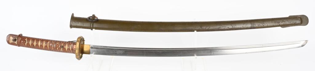 JAPANESE NCO SHIN-GUNTO TYPE 98 KATANA SWORD: Very nice example of the Shin-Gunto typpe 98 katana. Has painted cast aluminum tsuka, with brass tsuba and habaki. Factory made blade is serial numbered. The number does not match the saya. The tsuka 