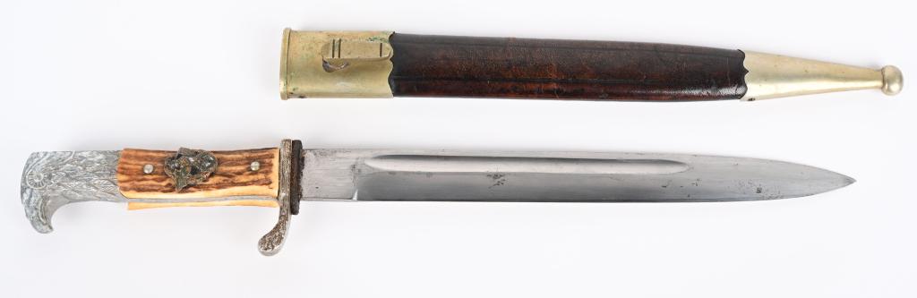 WWII NAZI GERMAN POLIZEI STAG GRIP BAYONET WW2: German WWII Police Bayonet & Scabbard. Measures 15 1/2" long overall. The steel blade is not maker marked. Has the brown leather scabbard body with nickel fittings. The handle has a pair of stag antle