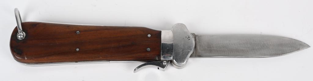 WWII NAZI GERMAN PARATROOPER GRAVITY KNIFE WW2: WWII German Fallschirmjager gravity knife, non maker marked blade. Some sharpening to blade. Mechanically still good. Overall very good condition.
