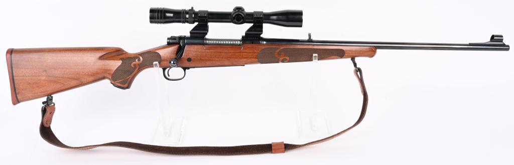 WINCHESTER MODEL 70 XTR BOLT ACTON RIFLE: SERIAL G1566854. BARREL 22". CALIBER 30-06. Features blue finish, hooded ramp front sight, jeweled bolt, folding leaf rear sight, solid red pad, sling swivels, deluxe checkered pistol grip walnut stoc