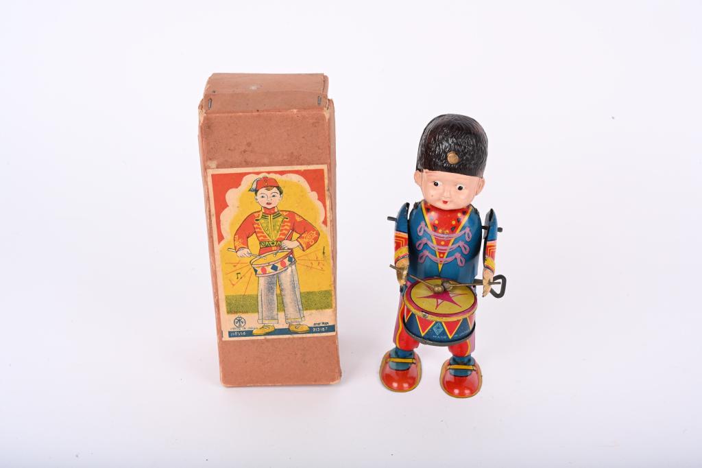 JAPAN WINDUP TIN & CELLULOID DRUMMER w/ BOX (1 of 7)