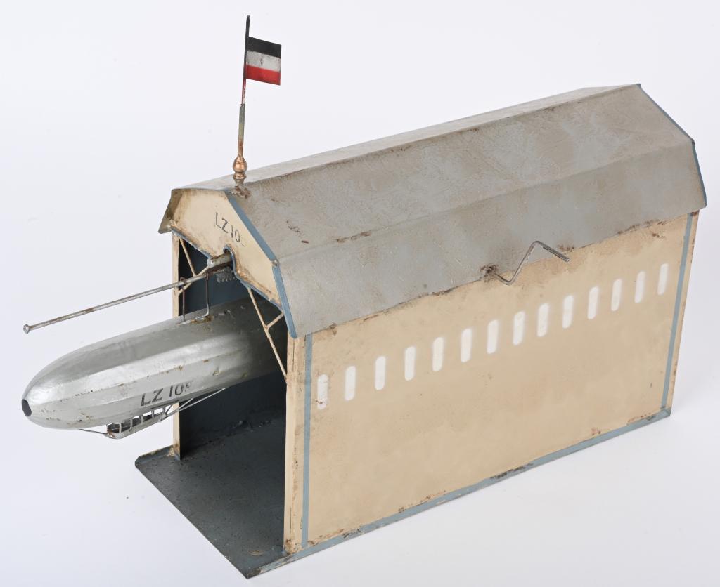 GERMAN TIN ZEPPELIN LZ 108 & HANGER (1 of 6)