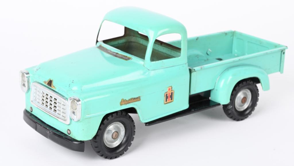 TRU-SCALE INTERNATIONAL B SERIES PICKUP TRUCK (1 of 5)