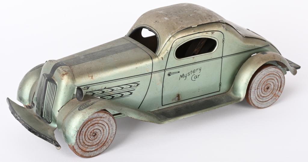 WOLVERINE 1930'S TIN MYSTERY CAR (1 of 5)