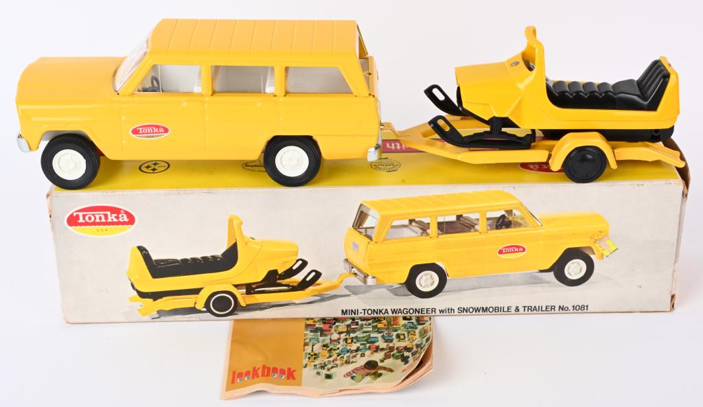 TONKA MINI WAGONEER & SNOWMOBILE TRAILER, w BOX: Mini-Tonka Wagoneer with snowmobile & trailer, like new in the original box. 16", Excellent