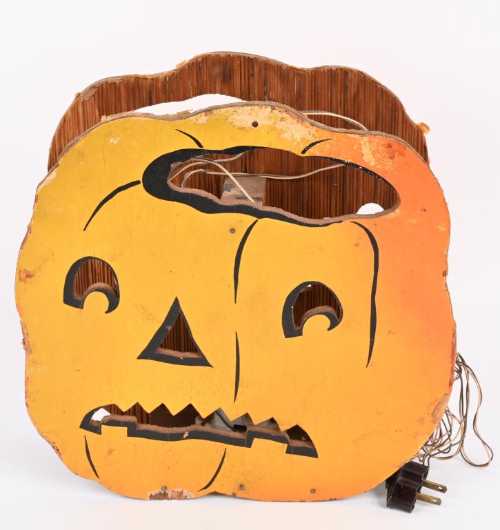 VINTAGE WOODEN HALLOWEEN LANTERN (1 of 3)