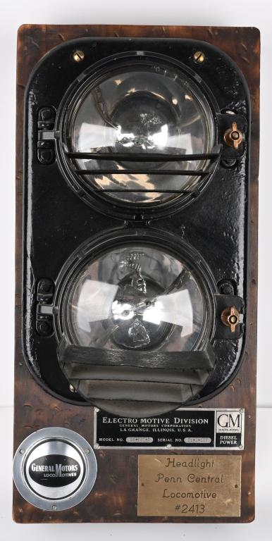 PENN CENTRAL LOCOMOTIVE #2413 HEADLIGHT (1 of 3)