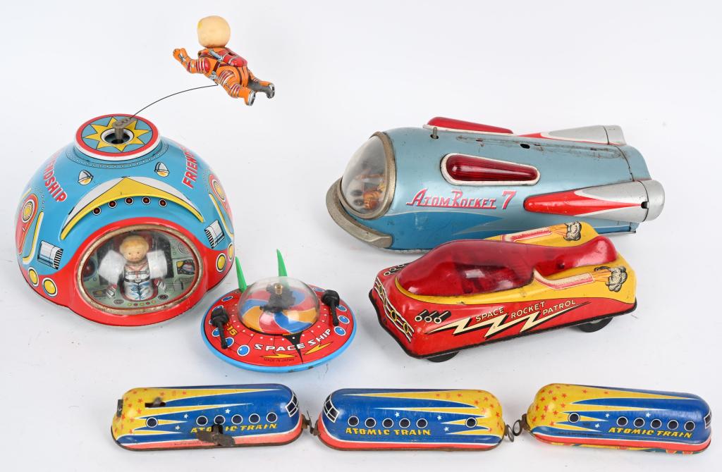5- VINTAGE SPACE TOYS (1 of 8)