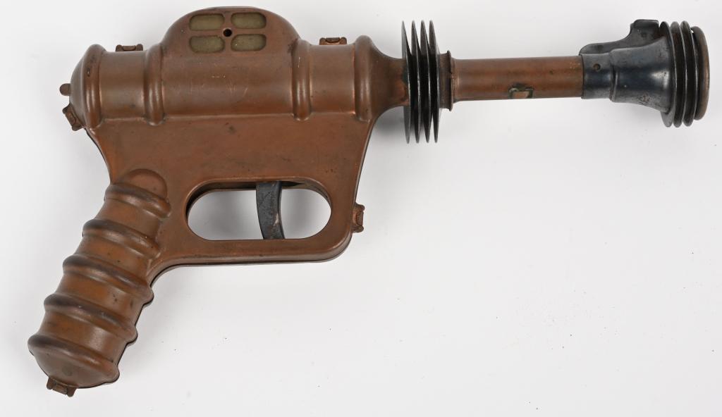 DAISY BUCK ROGERS DISINTEGRATOR PISTOL: All original and complete. Works. 9" Excellent