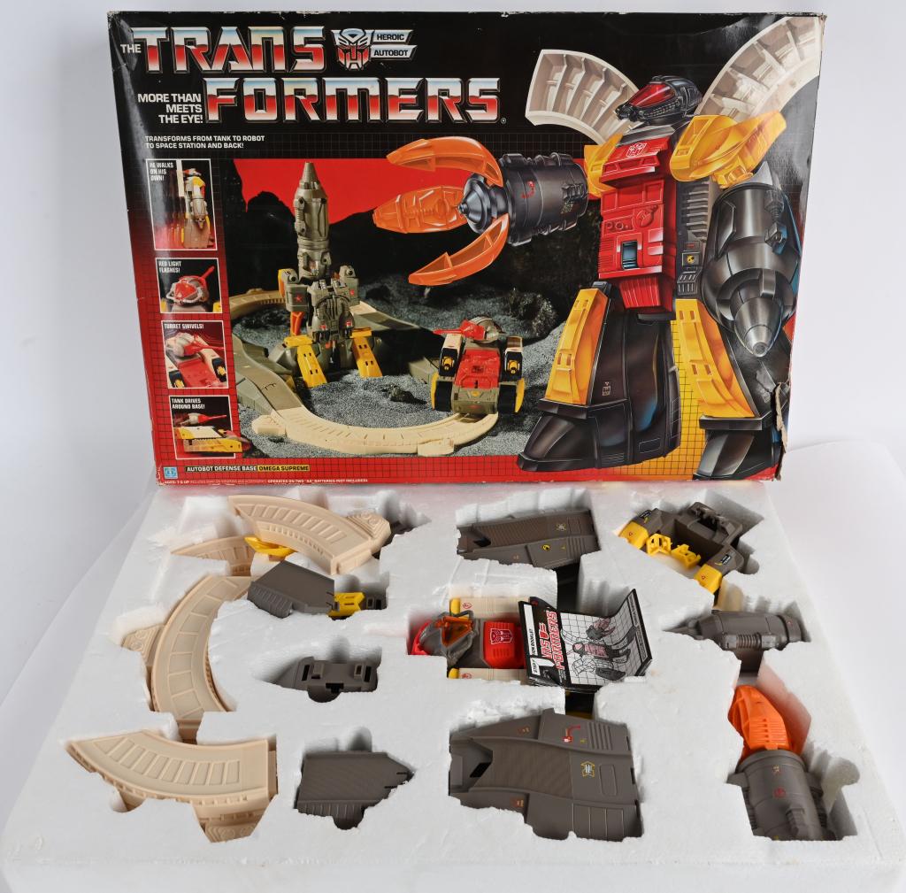 1985 TRANSFORMERS G1 OMEGA SUPREME DEFENSE BASE (1 of 5)