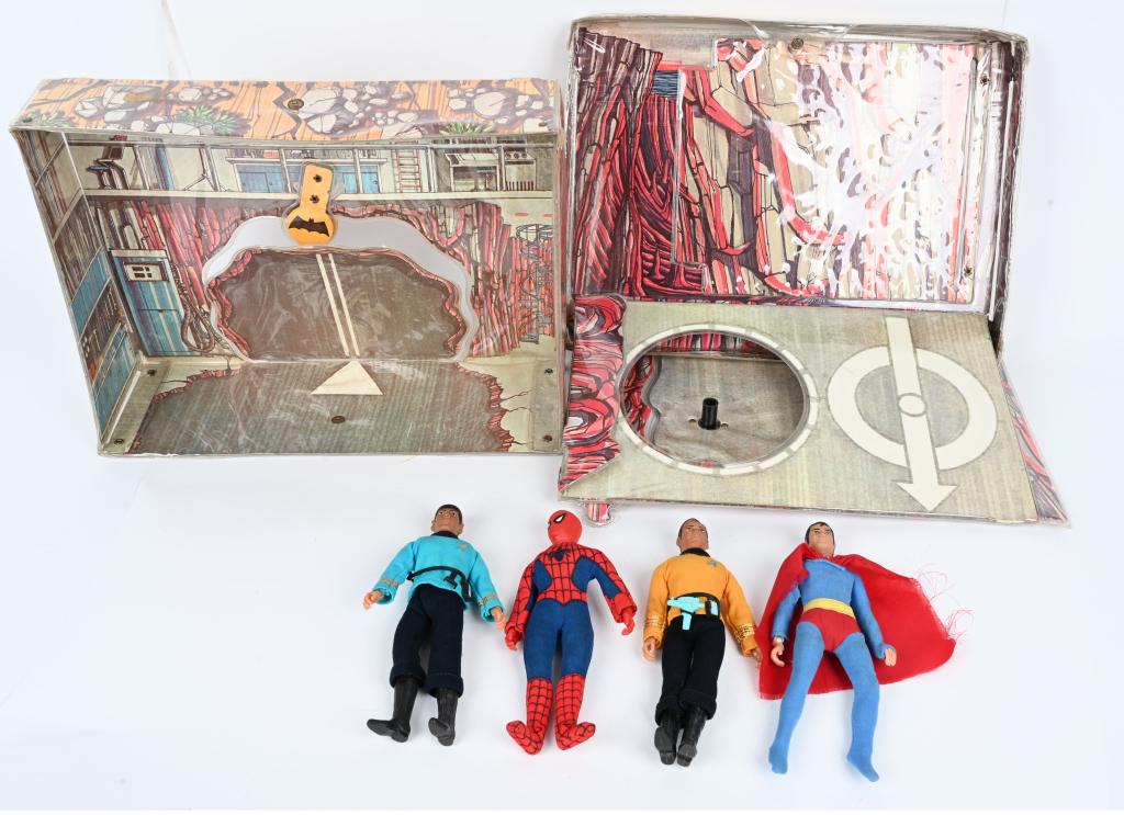 MEGO BATMAN CASE & 4 FIGURES (1 of 5)