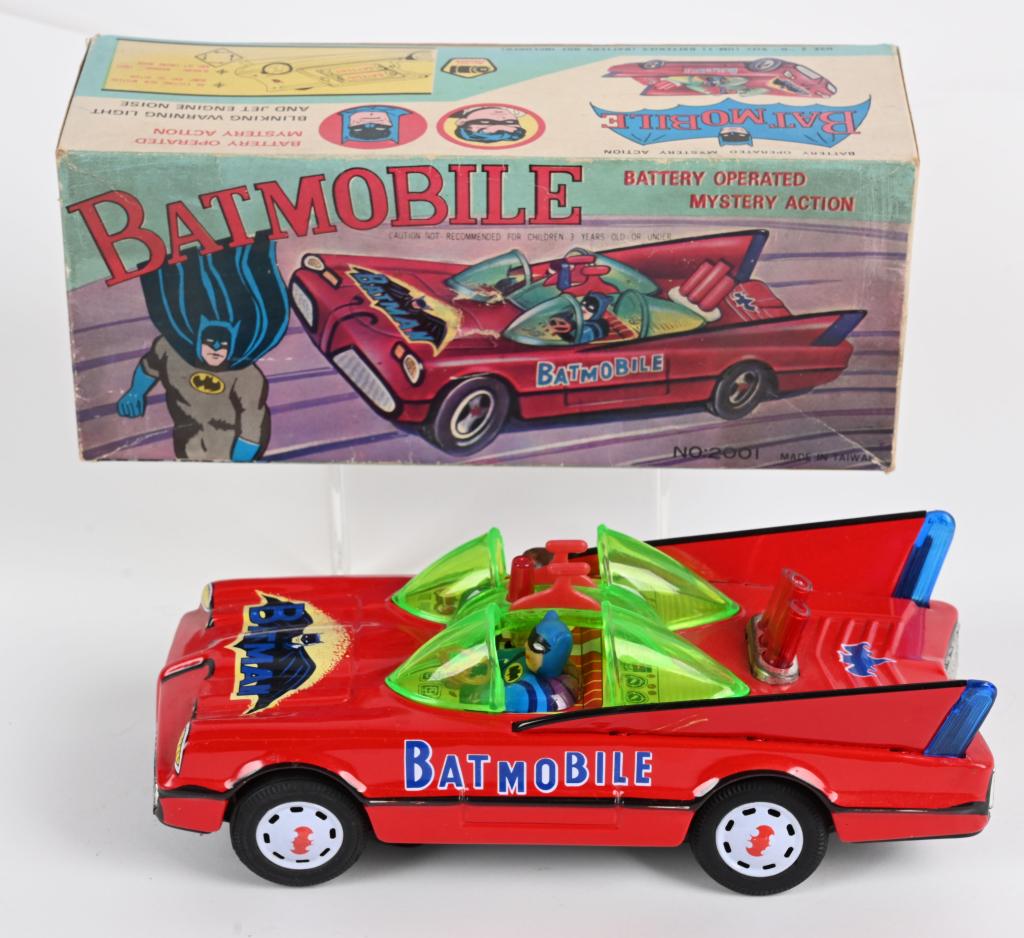 BATTERY OPERATED MYSTERY ACTION BATMOBILE w/ BOX (1 of 8)