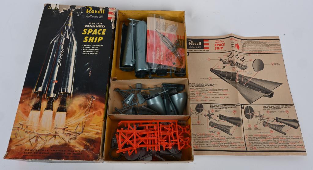 REVELLE XLS-01 SPACE SHIP MODEL KIT w/ BOX (1 of 4)