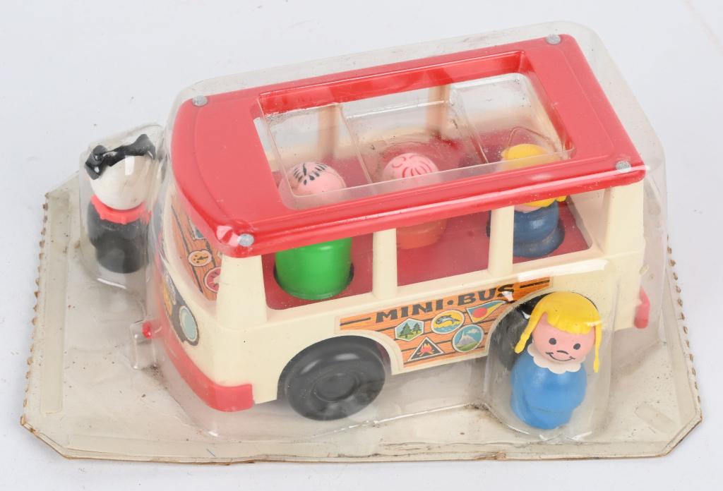 FISHER PRICE LITTLE PEOPLE BUS & FIGURE MIP: Fisher Price Little People Bus with 4 Figures still sealed in package. 9" Excellent