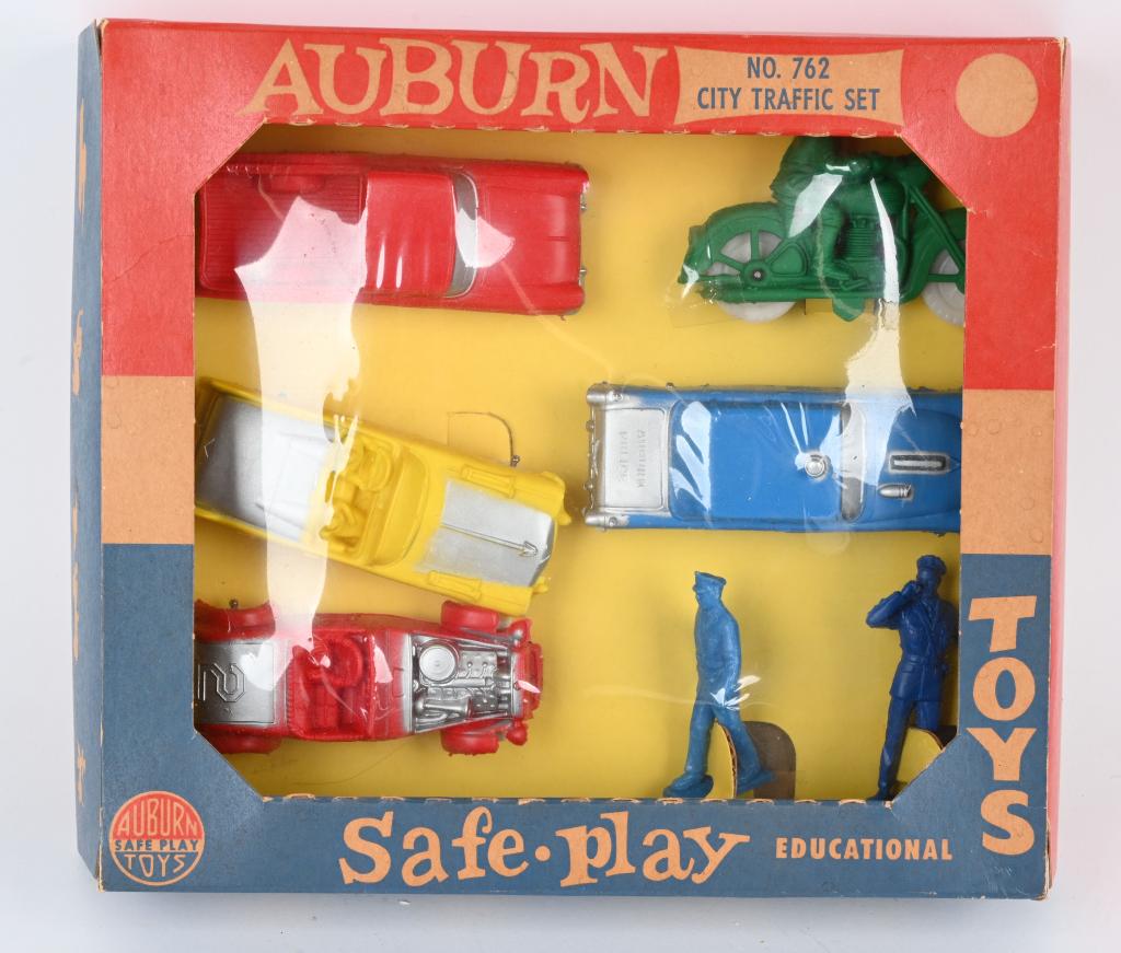 AUBURN #762 CITY TRAFFIC SET w/ BOX (1 of 4)