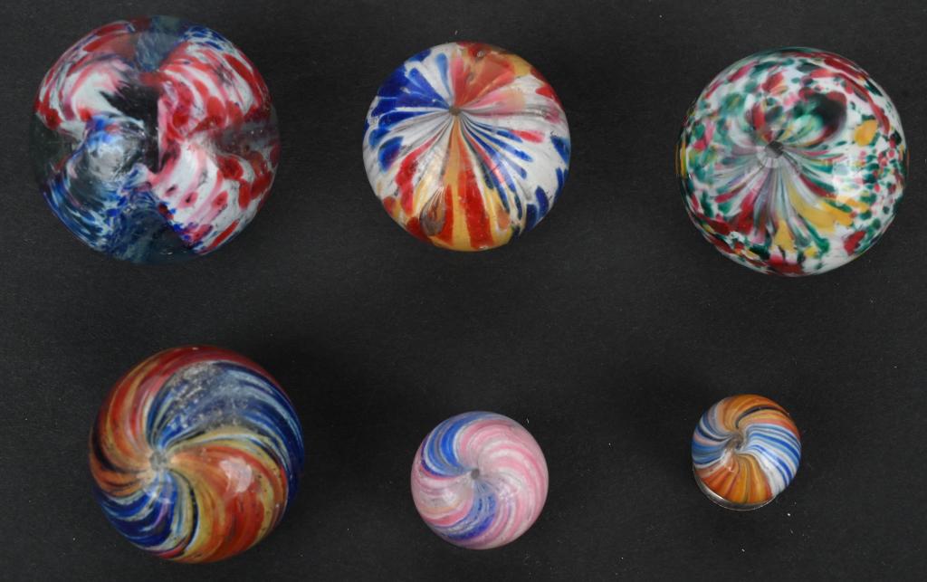 LOT OF ONIONSKIN MARBLES (1 of 4)