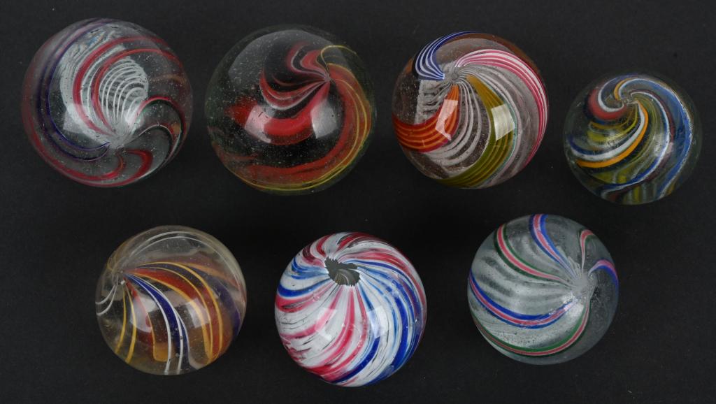 LOT OF VINTAGE SWIRL MARBLES (1 of 3)