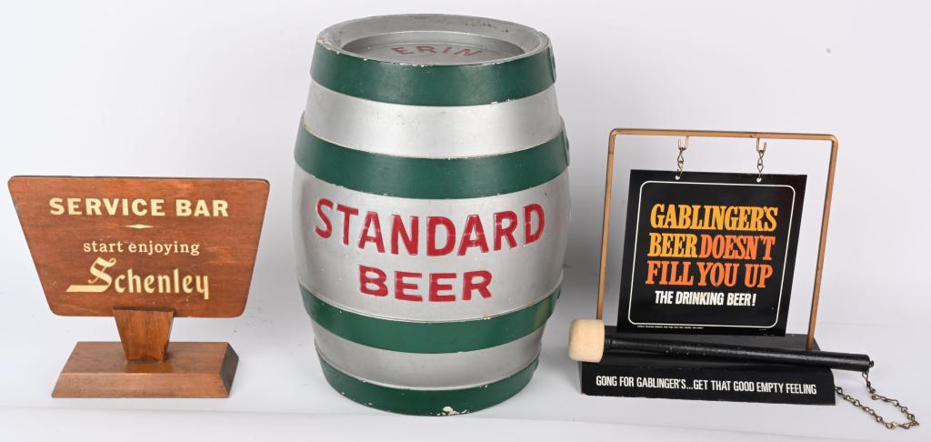 LOT OF LIQUOR & BEER ADVERTISING ITEMS (1 of 2)