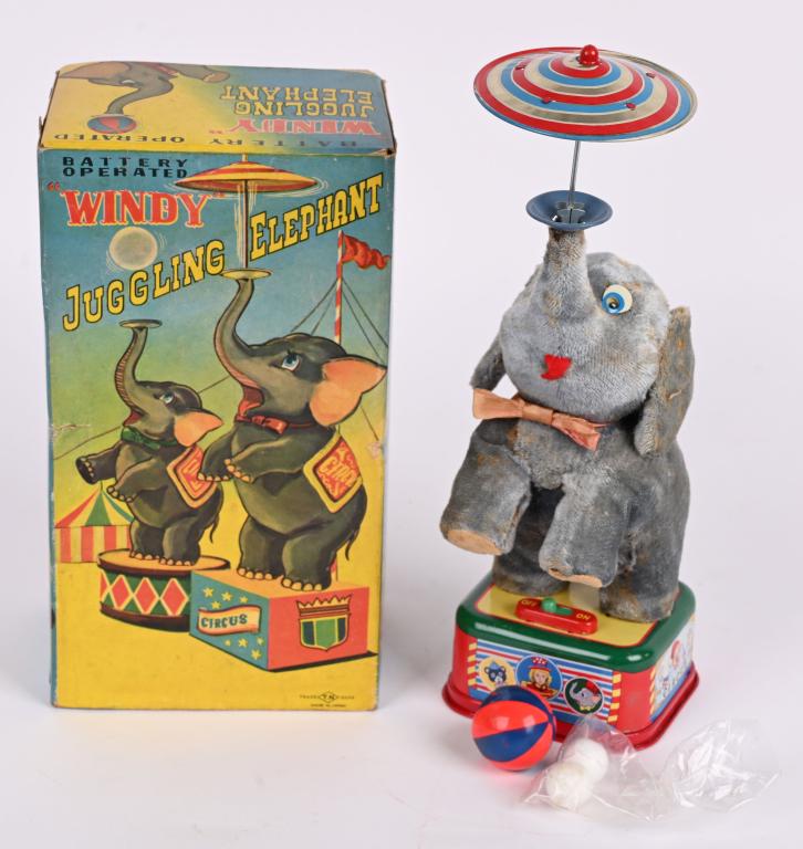 JAPAN BATTERY OP WINDY JUGGLING ELEPHANT w/ BOX (1 of 8)