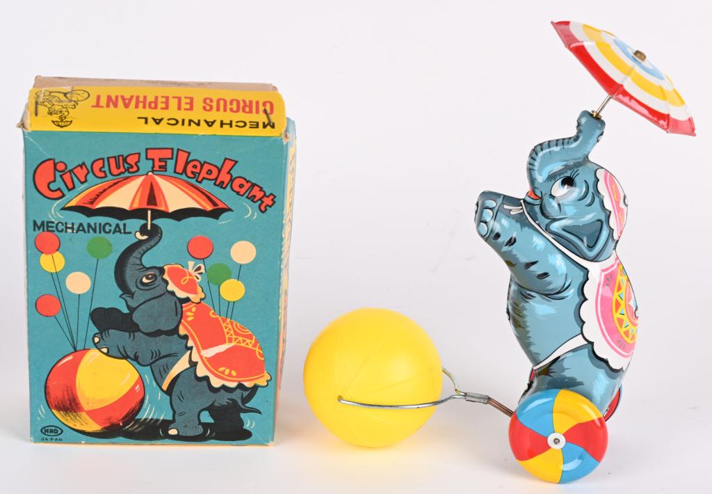 JAPAN TIN WINDUP CIRCUS ELEPHANT w/ BOX (1 of 6)