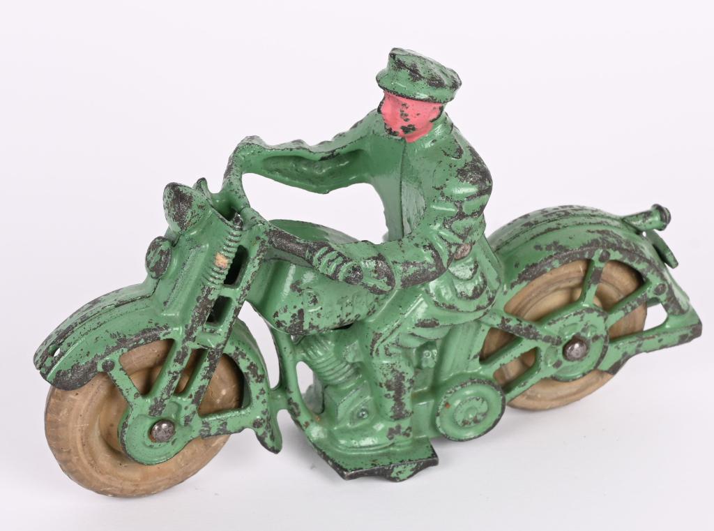 HUBLEY CAST IRON PATROL MOTORCYCLE "GREEN" (1 of 4)
