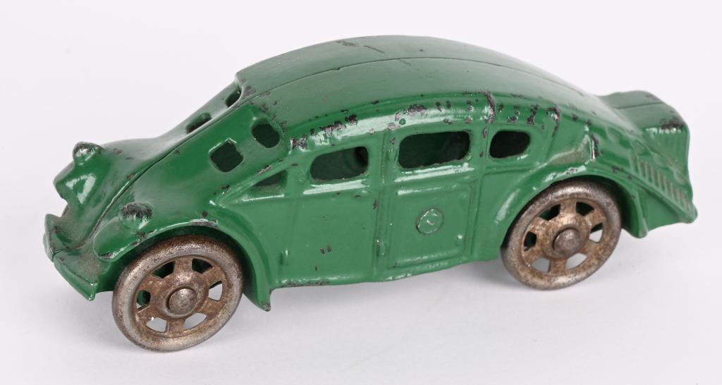 A.C. WILLIAMS CAST IRON BURNEY SEDAN (1 of 5)