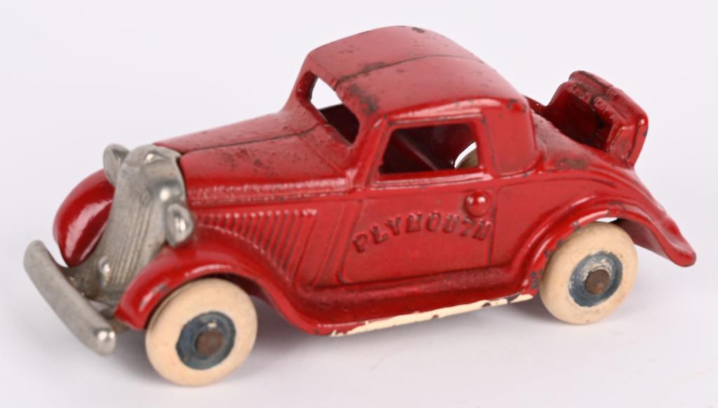 ARCADE CAST IRON PLYMOUTH RUMBLE SEAT COUPE (1 of 5)