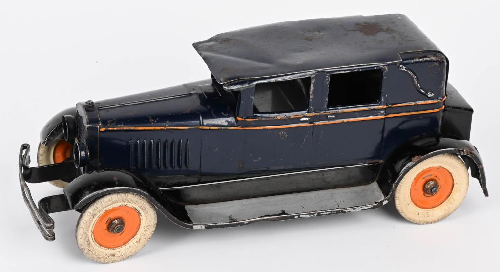 KINGSBURY TIN WINDUP TOWNCAR (1 of 6)