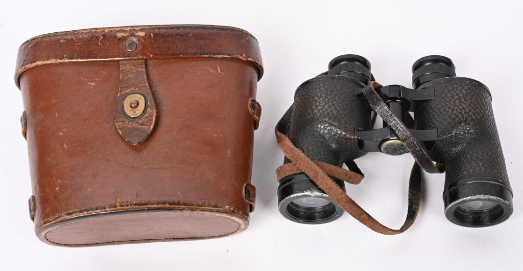 WWII U.S. MARINE CORPS BINOCULARS BY SPENCER WW2: WWII U.S. MARINE CORPS BINOCULARS WITH ISSUE CASE by Spencer Optical Co. Buffalo NY. U.S.A. 7 x 35 power with grid inside the optics. Binoculars are marked USMC with original leather strap. Lens are s
